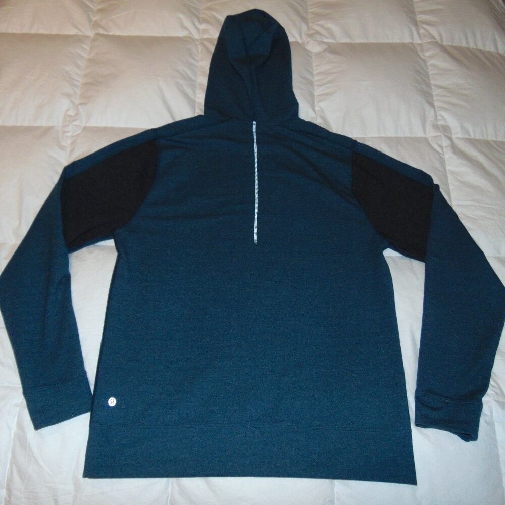 LULULEMON REFLECTIVE HOODED SWEATSHIRT